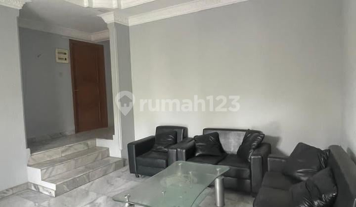 Sewa Rumah Mewah 3 Lantai di Sunter Agung