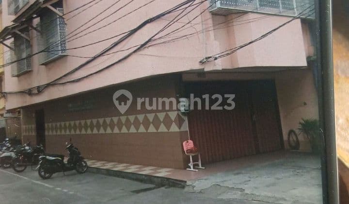 4-Story Shop House in Hook, South-Facing