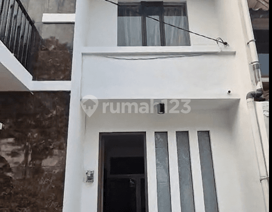 Rumah 3 Lantai Babatan Pratama