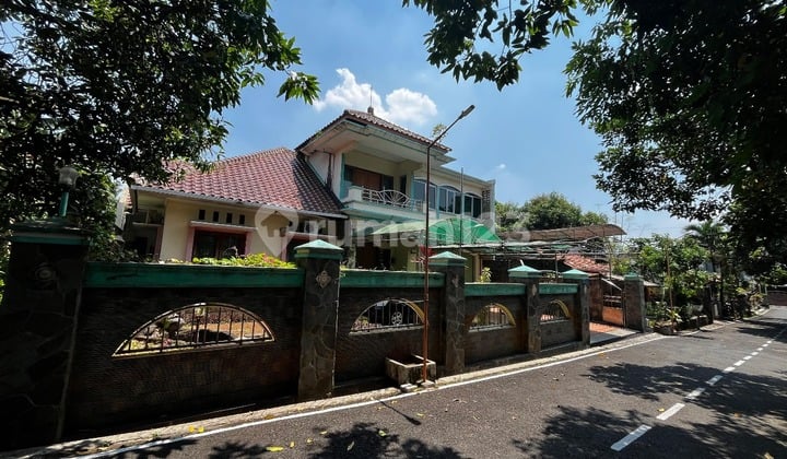 Tanah dengan Bangunan Luas Mewah Strategis di Jl. Gaharu Barat No.5, Banyumanil, Kota Semarang