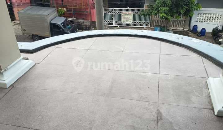 Rumah Besar Area Bukit Beringin