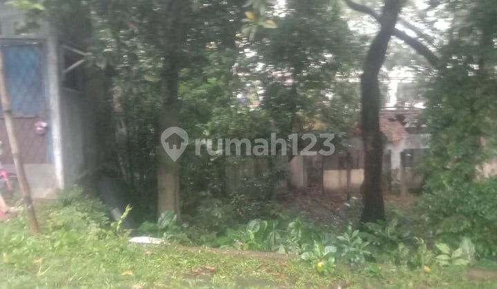 Cheap Land for Sale Adjacent to Margonda Raya Street Depok, Bonus House Included