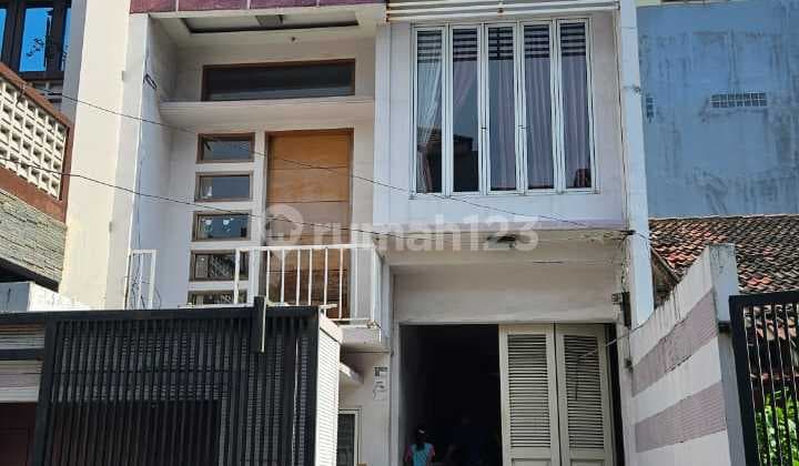 Dijual /Disewa Cepat Rumah 3 Lantai di Kelapa Gading