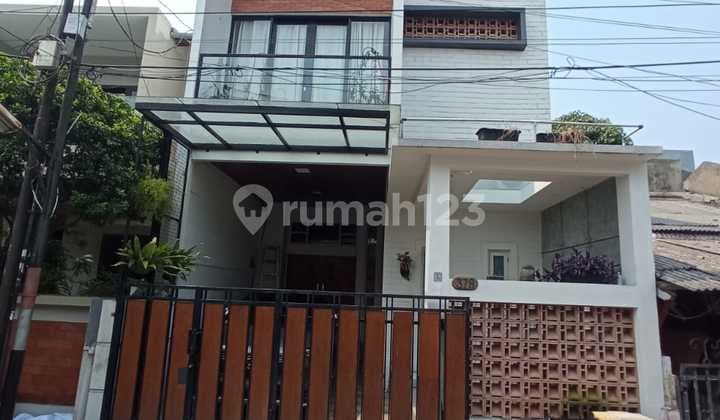 DIJUAL RUMAH 2 LANTAI STRATEGIS DI PONDOK BAMBU, JAKARTA TIMUR - SHM