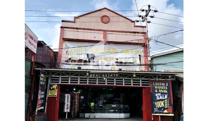 Ready-to-Use Commercial Building for Business Located on a Strategic Roadside, Close to Everywhere