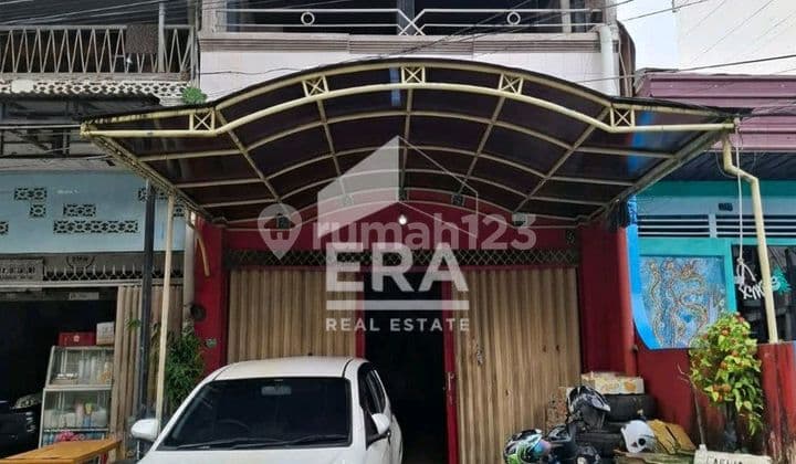 2-Story Shop House Located in Samarinda City, Suitable for Business Premises as it is Situated in a Busy Market Area