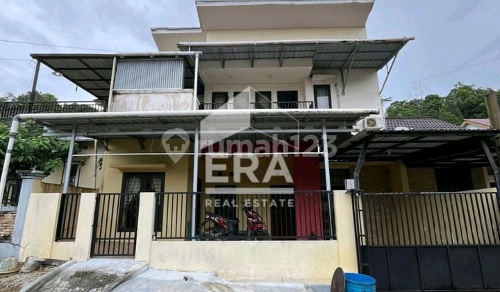 Dijual Rumah 2 Lantai, Terawat , Bebas Banjir , Lingkungan Tenang, Dekat dengan Pusat Kota Samarinda . Harga bisa Nego
