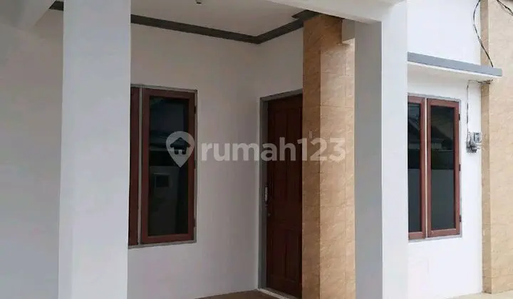 Rumah Sewa 1 Lantai Sangat Luas dengan 5 Kamar Tidur , Cocok untuk Keluarga Besar atau Mess Karyawan