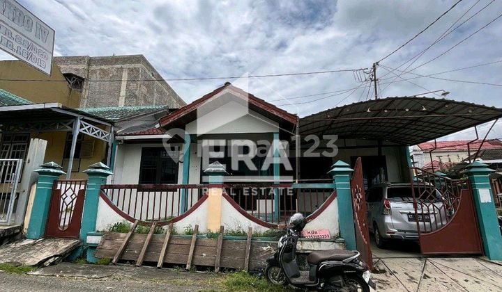 Rumah 1 Lantai untuk Keluarga Kecil , Minim Renovasi . Jangan Lewatkan Kesempatan Ini dengan Harga yang Best Deal
