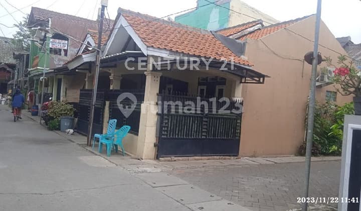 Ready-to-Occupy House in HUK Perumnas Cibodas, Tangerang City