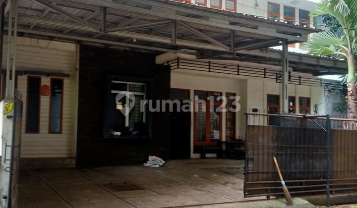 Rumah 2 Lantai Di Taman Borobudur 1, Dua Rumah Di Jadikan Satu