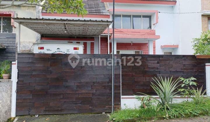 Rumah Minimalis Modern One Gate Sytem, Akses Jalan Lebar dan Paving di Tabanan