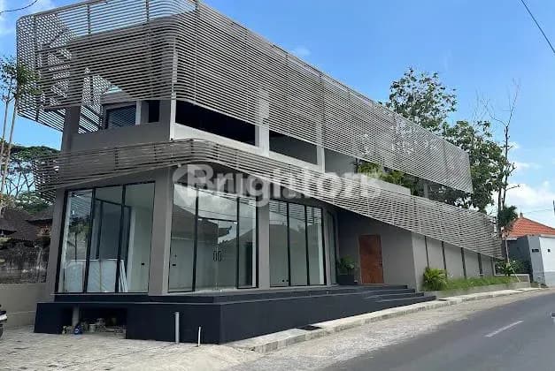 Bangunan Serba Guna di Pantai Nyanyi - Lokasi Strategis, Cocok untuk Berbagai Usaha