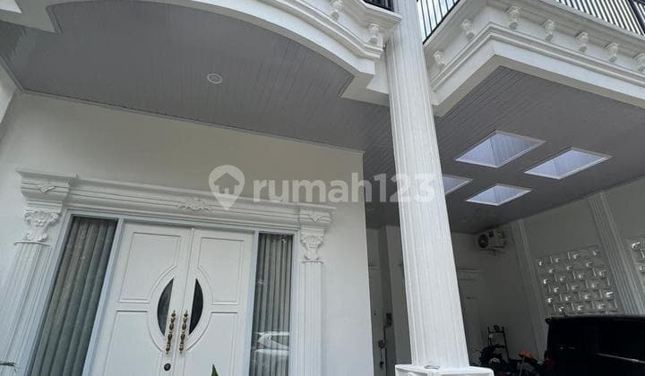 Rumah Mewah Bergaya Klasik dengan Private Pool SHM di Cluster Bukit Golf Hijau Sentul City Bogor