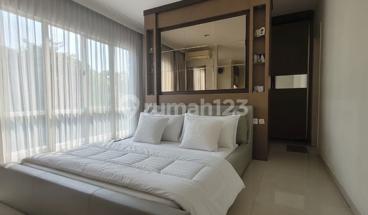 Langka! Dijual Rumah Gading Serpong View Pool Strategis Siap Huni