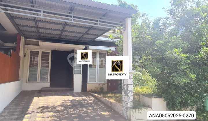Rumah Hoek Cibubur Country dalam cluster siap huni