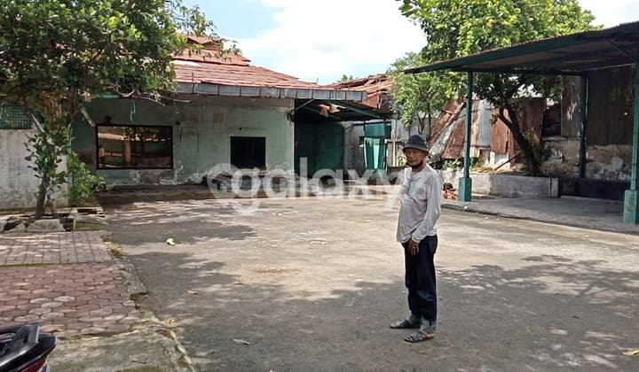 Warehouse in the city center (Petemon) of Surabaya.