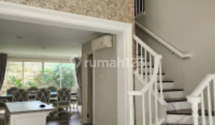 Disewa Rumah Mewah Full Interior With Pool di Lippo Karawachi Furnished