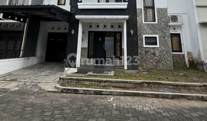 Rumah Sewa 2 Lantai Dekat Ugm Uny Sadar Atma Condongcatur