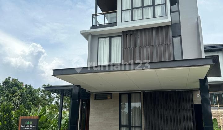 Rumah Mewah 3 Lantai Kawasan Golf Emerald Cimanggis