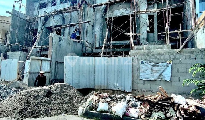 New 3-Story House + Elevator in Pulomas, East Jakarta