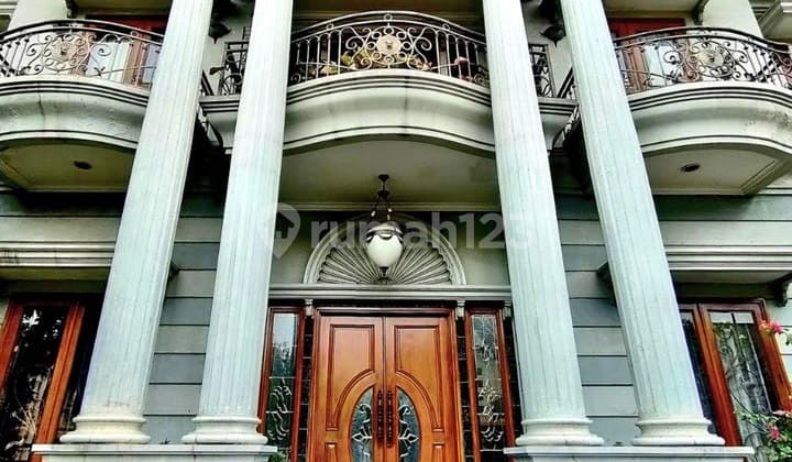 Rumah Mewah Posisi Hook Di Pekayon Kota Bekasi