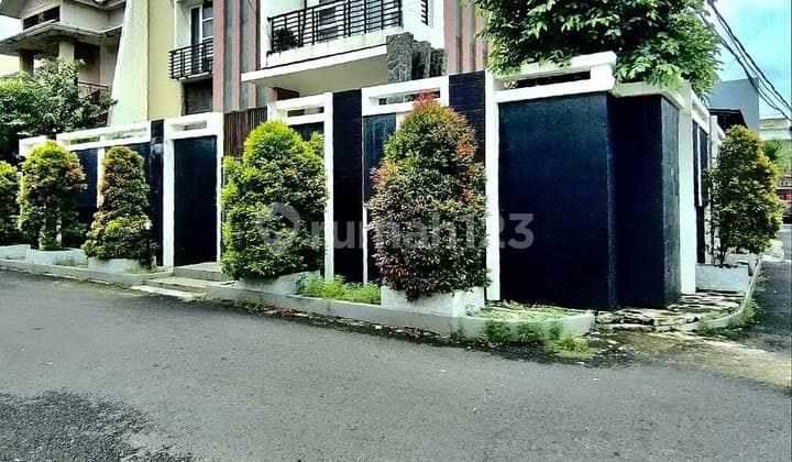 Rumah Siap Huni Posisi Hook Di Pulomas Jakarta Timur