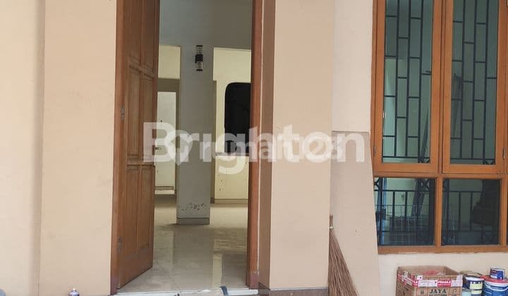 RUMAH BARU 3 LANTAI DI PASAR KLIWON