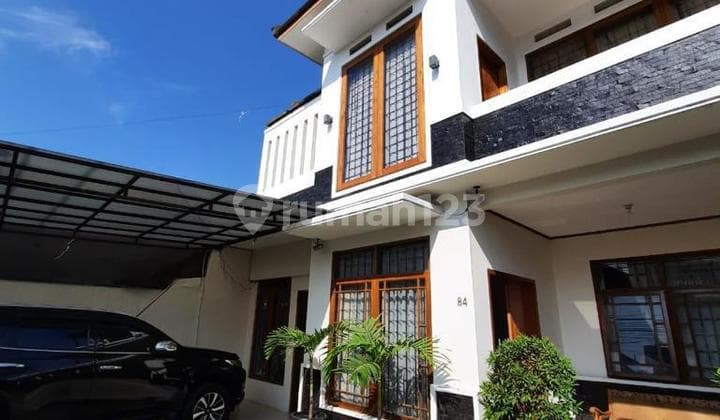 Dijual Rumah Besar Siap Huni 2 Lantai di Sayap Gatot Subroto