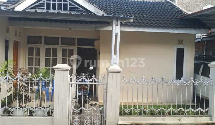 Dijual Rumah Nyaman & Istimewa di Komplek Permata Biru