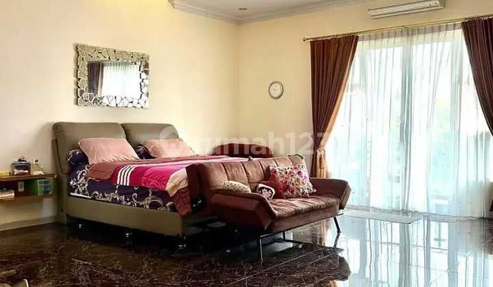 Rumah Besar Dan Cantik Nginden Surabaya