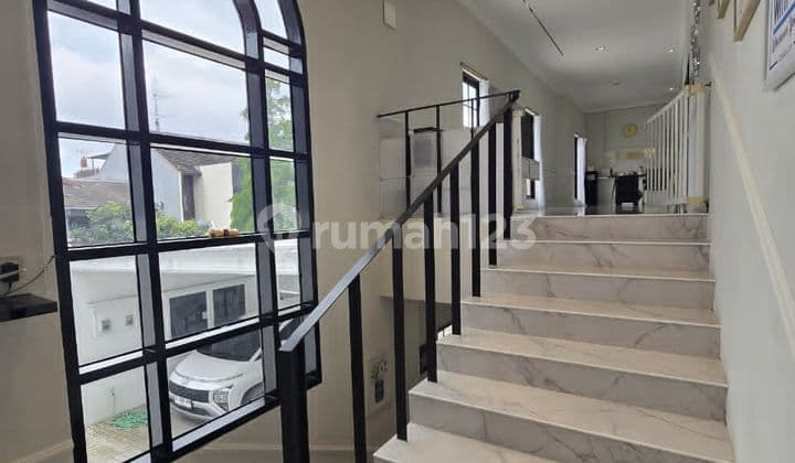 Rumah Mewah di Gegerkalong Nuansa American Style Siap Huni