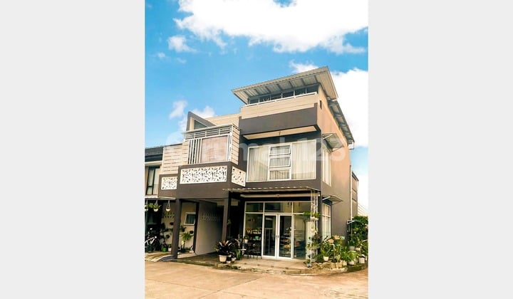 Rumah Mewah 3 Lantai Hook di Buah Batu Square, Siap Huni