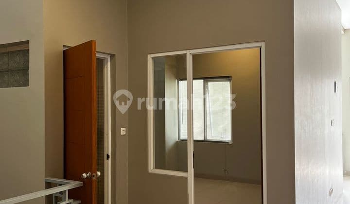 Rumah 3 Lantai Sayap Riau