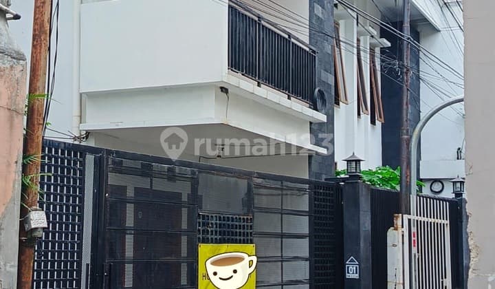 Disewakan Rumah 2 Lantai di Jalan Buah Batu, Bandung, Nego