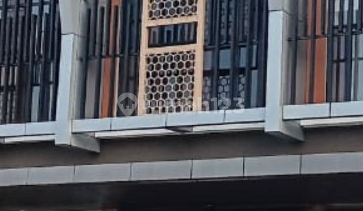 Ready-to-Use Shophouse Suitable for Business Location in Metland Cileungsi Bogor