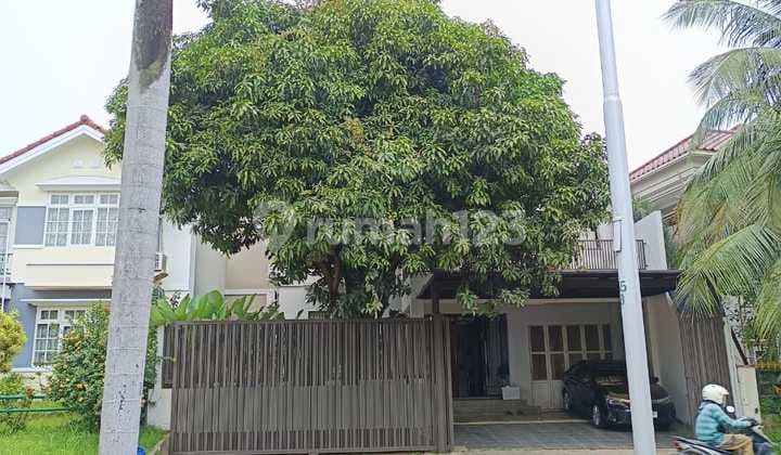 Strategic house in Legenda Wisata, East Jakarta.