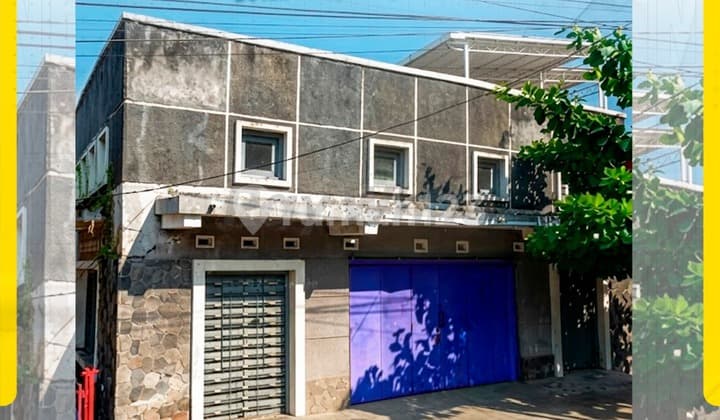 Rent a Strategic Shophouse on Jl. Letjend S. Parman Solo, Prime Location in the Setabelan Commercial Center with 10M Width!
