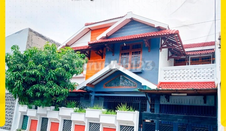 Dijual Rumah Cantik Strategis di Jl. Srikaya Karangasem Solo