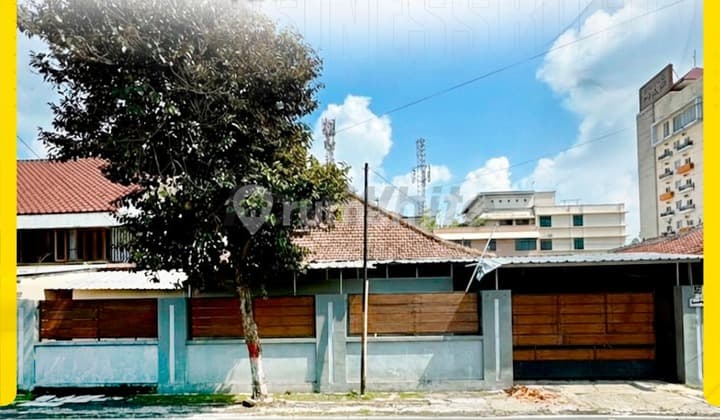 Dijual Rumah Keluarga Super Luas Akses Jalan Lebar di Purwotomo Laweyan