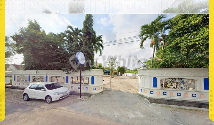 Disewakan Ruang Usaha Luas Dengan Kolam Renang Di Baturan, Colomadu