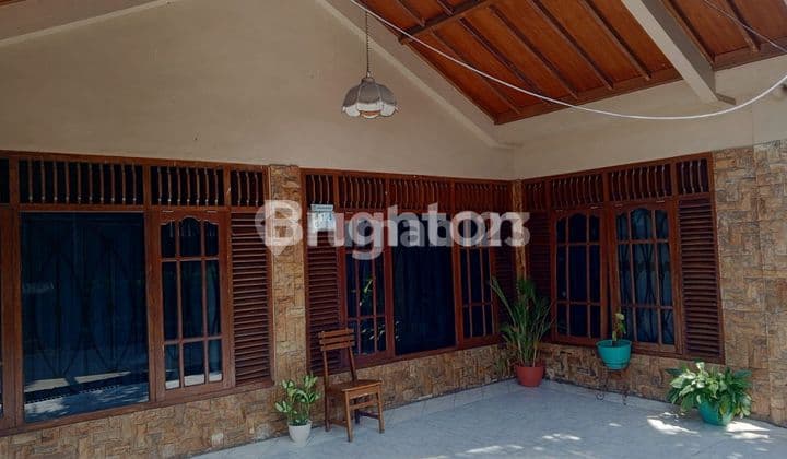 Rumah Klasik, Luas dan Terawat