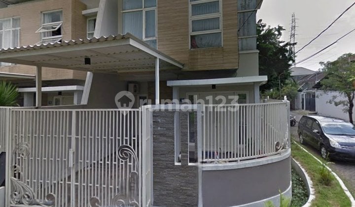 Rumah Manyar Siap Huni Semifurnished