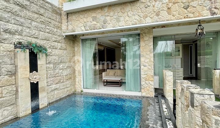 Dijual Rumah dengan Privat Pool di Taman Hunian Satelit 2 Surabaya Barat