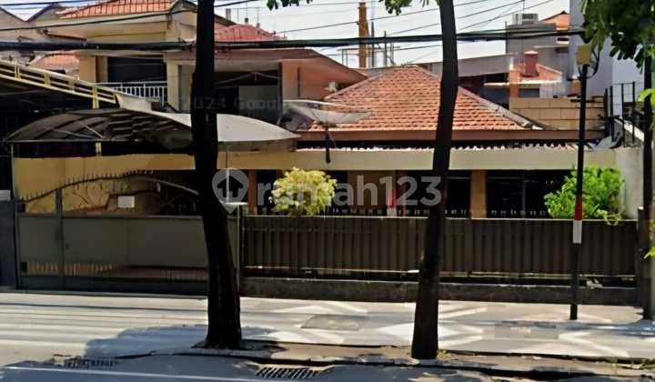 Dijual Bangunan 1.5 Lantai di Jalan Raya Perak Barat