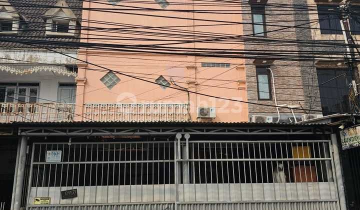 Best Deal Rukan Taman Ratu 3 Lantai - LT 143 M² LB 331 M² | Carport 2 Mobil | Cocok Kantor & Gudang