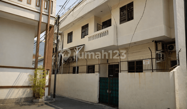 Kost 17 Rooms Tanjung Duren Utara SHM - Income 34Million/Month - 3 Floors - Price 6Billion