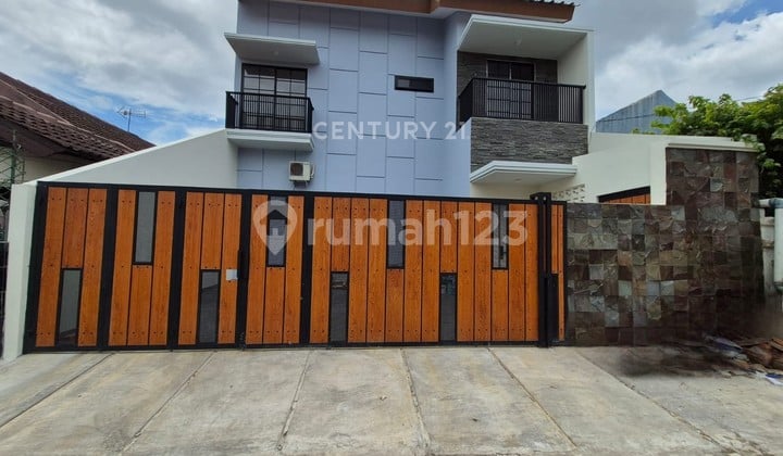 Minimalist House Near Bintaro Station Am 16260 Minimalist House Near Bintaro Station Am 16260
