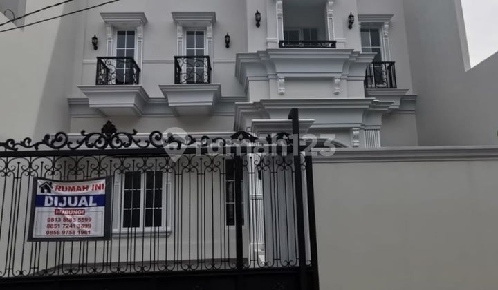 Rumah di Komplek Dpr Joglo Jakbar