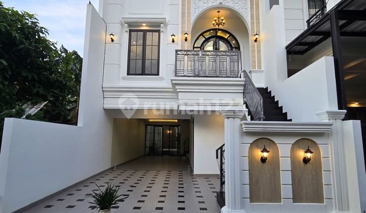 Rumah Mewah Dalam Komplek Jagakarsa